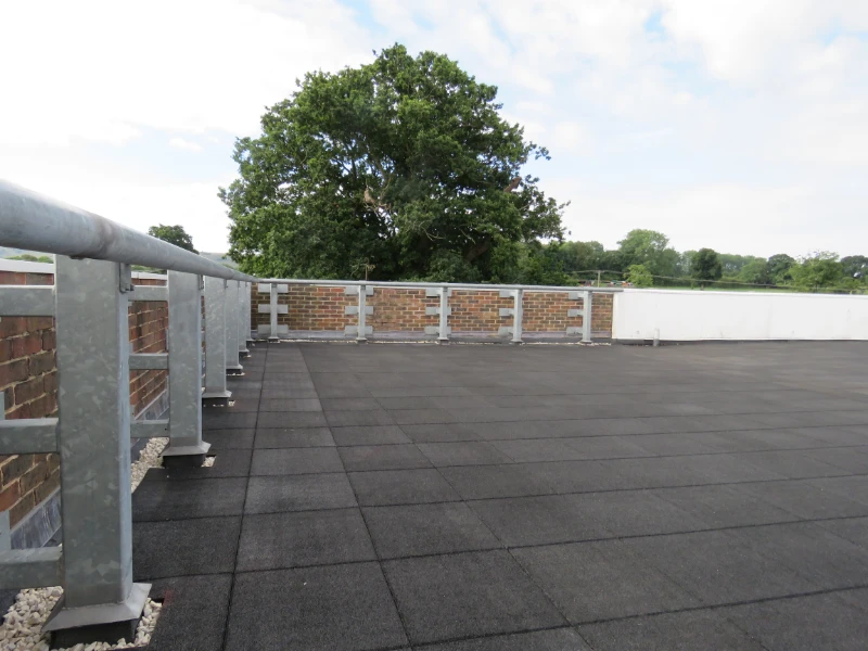 flat roof on commercial building